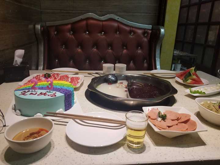 比一个人吃火锅更孤独的事有什么?
