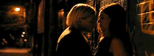 关于这个电影吧,我提示一下,你看了以后不弯,算我输好吗!