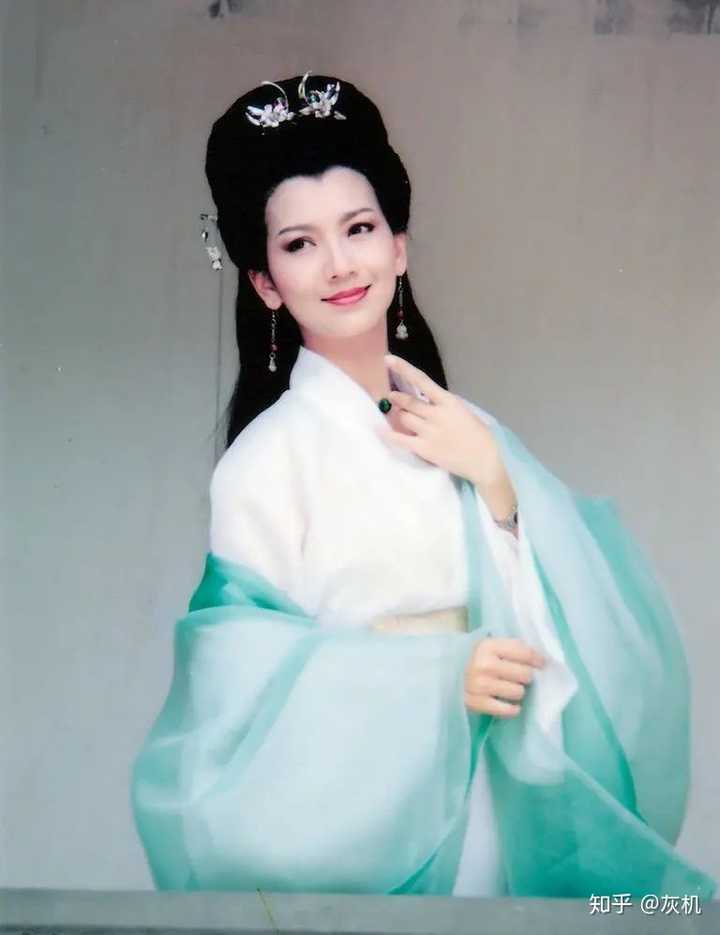 赵雅芝演的白娘子,"青城山下白素贞"