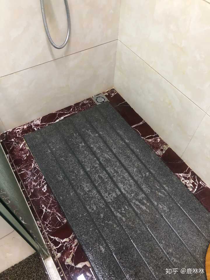 淋浴区防滑淋浴房地面防滑能不能用花岗岩火烧面?