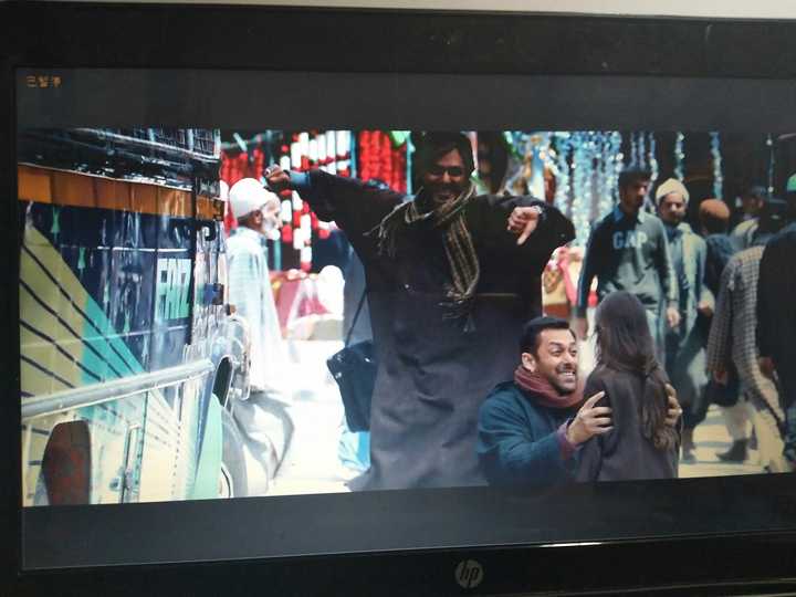 下面这几张图都是我看电影当时拍下来的,每一个场景都震撼了我.