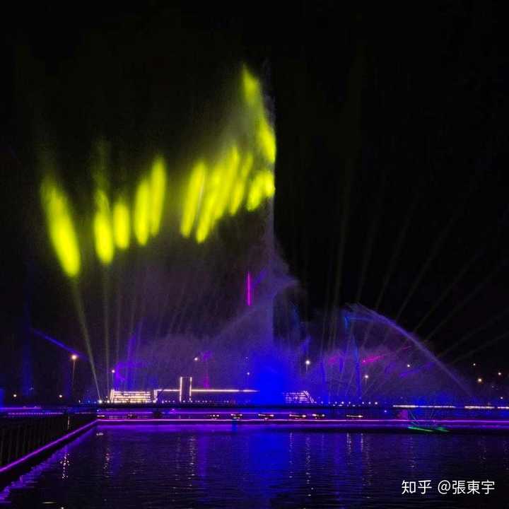 沈阳市中央公园秀湖广场的音乐喷泉