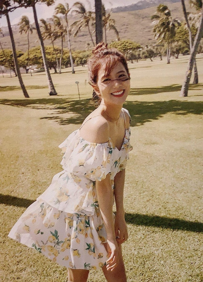 jisoo真的好适合扎丸子头呢!邻家妹妹的感觉