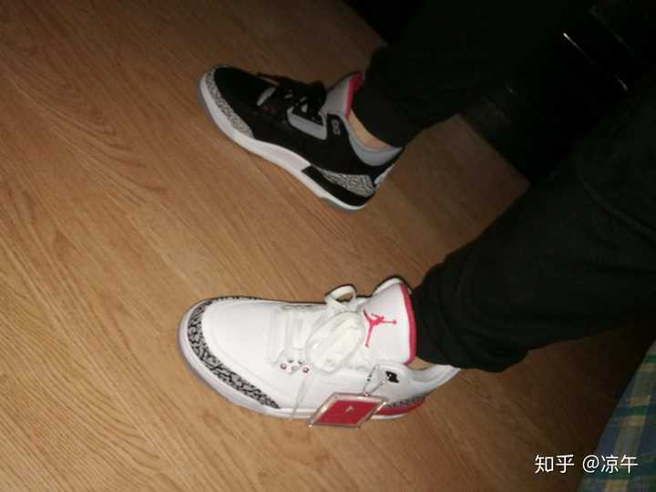 兄弟们你们认为aj1黑脚趾红勾,aj3黑水泥,aj4黑红哪个