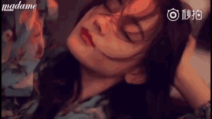 上图 快来欣赏热巴小姐姐360°无死角的姣好容颜(.ω.