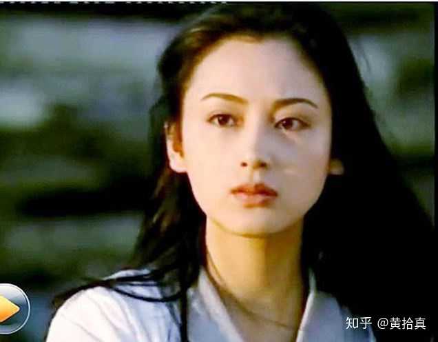 年轻时的陈红也是,一样的脸型.