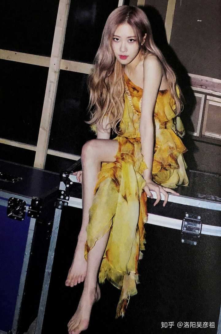 blackpink身材,blackpink合照 声音也很好听,不是粉但是对blackpink还算有好感的,身材好能力强!