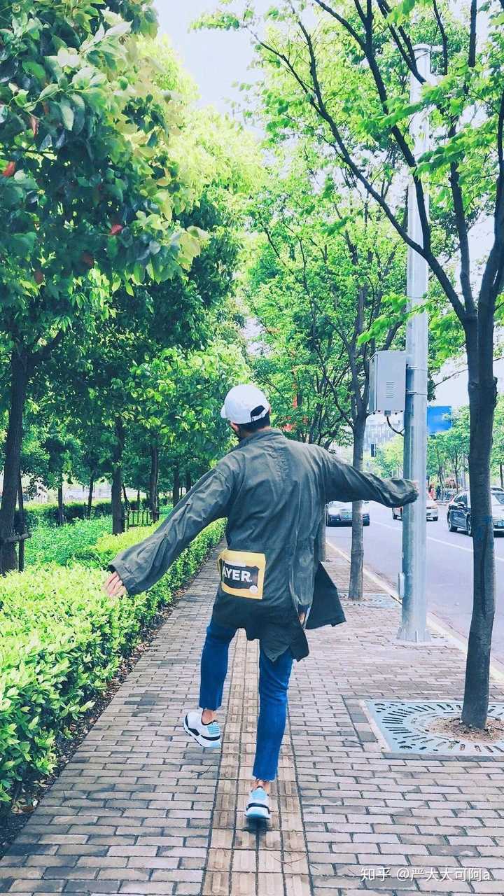 姐妹们有没有李现的照片,高清可以做壁纸的那种,谢谢姐妹.