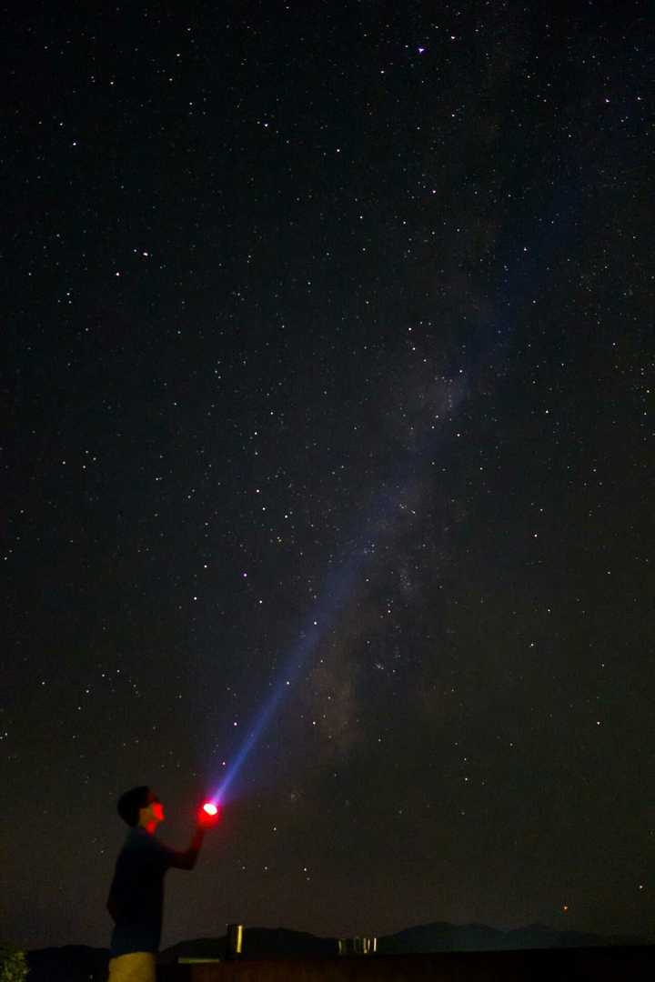 为什么一般的农村看不见完美的星空?