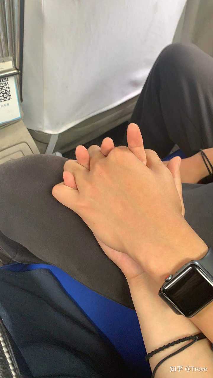悄咪咪上一波我们出去玩的照片 【牵手手