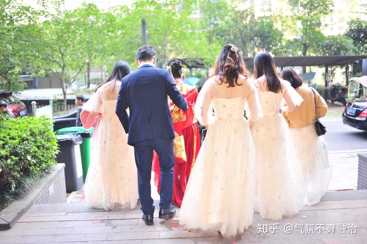 女生结婚是买婚纱好还是租婚纱好?