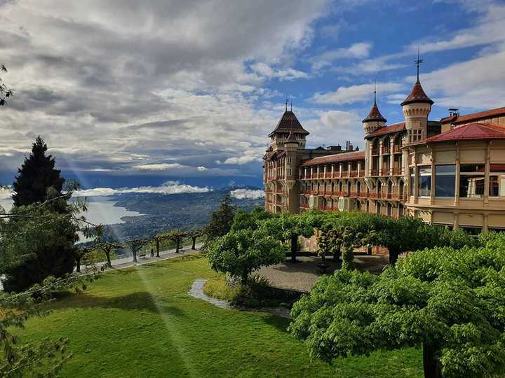 瑞士酒店管理大学的学校环境真的像网上说的那么好吗?