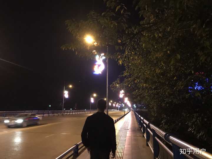 网恋 异地恋第一次见面的场景是怎么样呢?