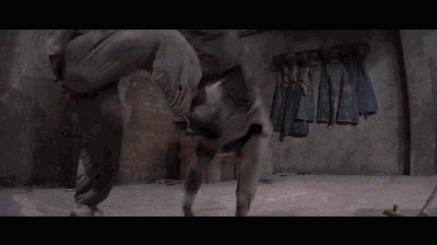 成龙的《醉拳2》腿功惊人的反派当然不是洋人,却也是英国领事馆的汉奸