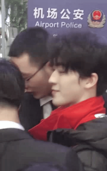 人间甜豆何洛洛 洛洛笑起来太甜了! 猛男焉栩嘉?