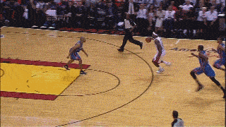 你这开玩笑了,鱼主席可能是nba唯一可以肉身硬刚全速詹姆斯的