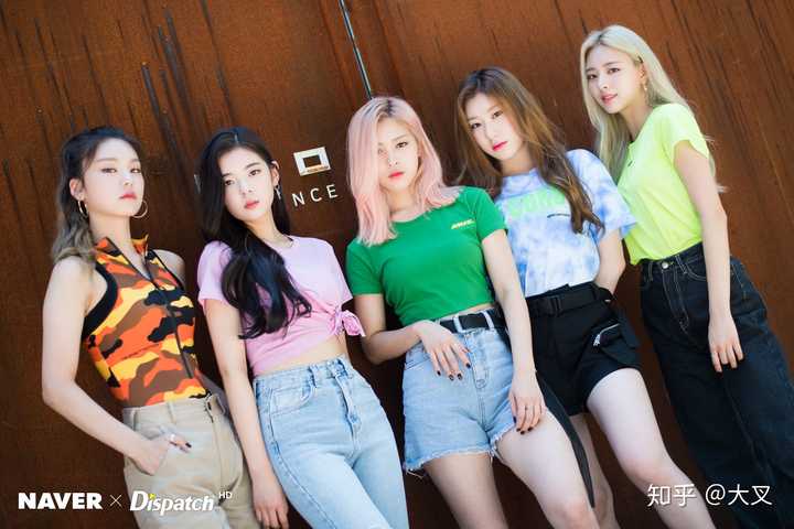 首先是今年最惊艳的 jyp 新女团  itzy,目前也是五代势态最好的团.