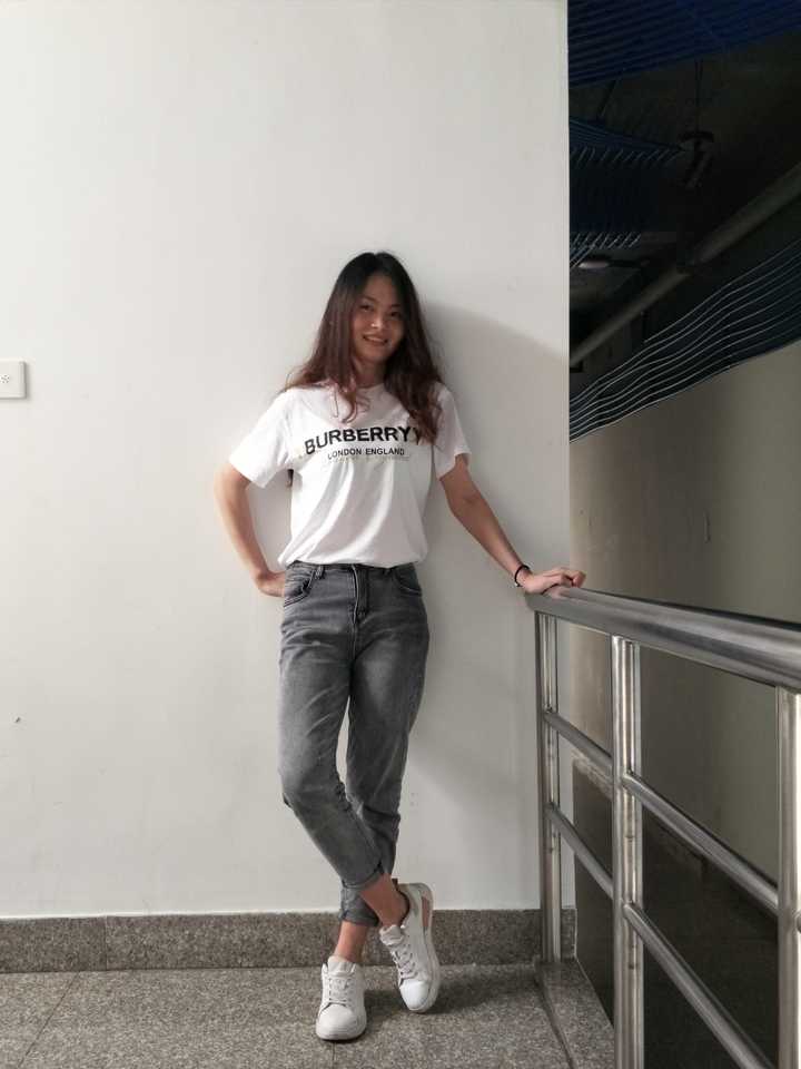 18年全身照被长风衣挡住了,就不上了.