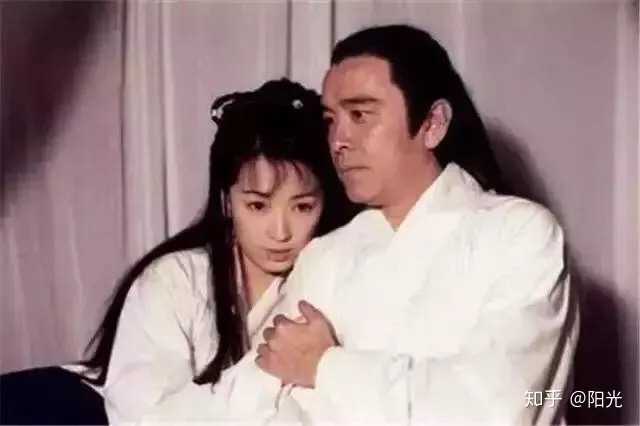 97年亚视出了一部电视剧《雪花神剑》,其中有两个角色:罗玄和聂小凤