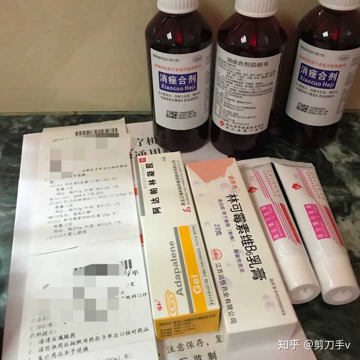 上为托在武汉上学的前男友开的药 下为分手后自己跑去武汉面诊开的药