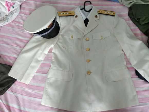 大家认为现在的07式军服是不是解放军历史上最难看的军服?