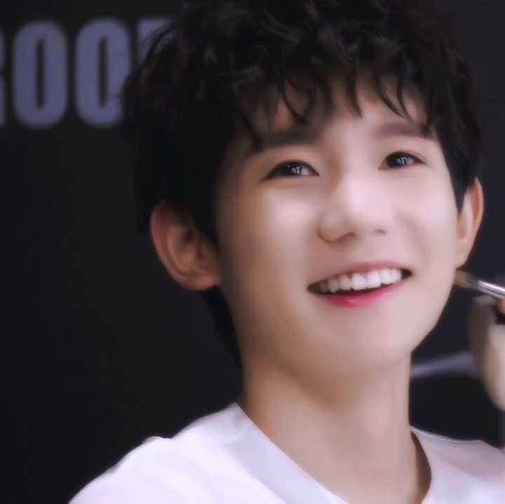 王源的眼睛里还有星星82嘛