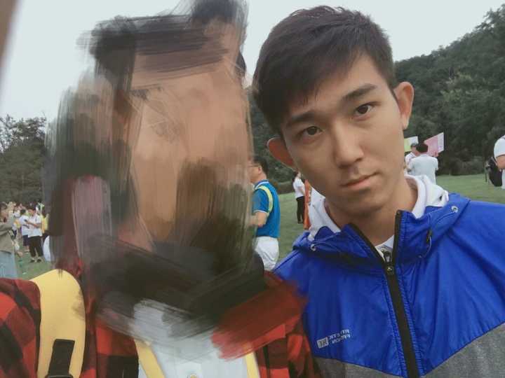 合照,他不爱发自拍,能找到照片已经不错了,确实是我见过的男生里面最