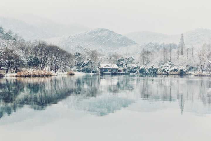 来杭州还不到一年 一直在寻找杭州人少景美的地方 昨天浴鹄湾的雪景真