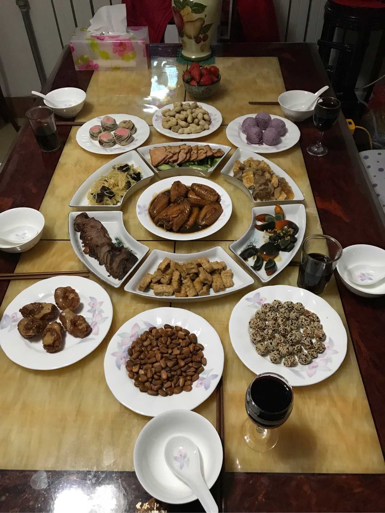 山东淄博博山传统菜式四四席.