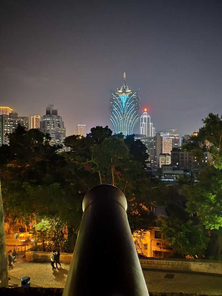 人生第一次去澳门玩, 作为游客的感受就是,半岛上的景点啊,街道啊