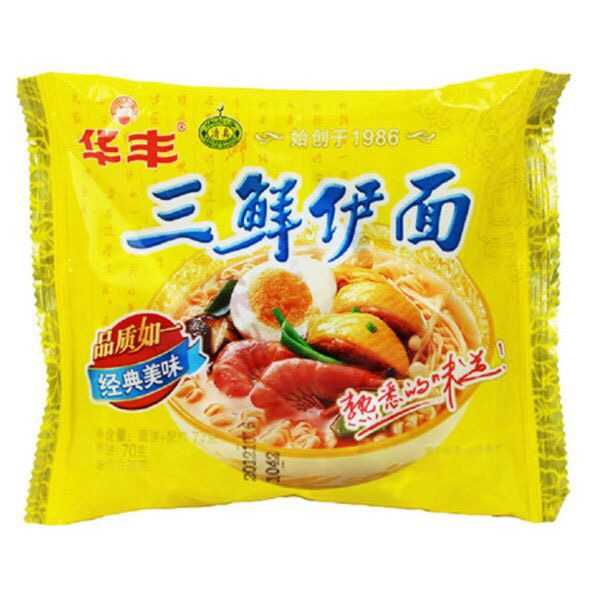 我就吃着面汤正常比例的泡面还跟着爷爷抢电视看,每次他抢不过我,就