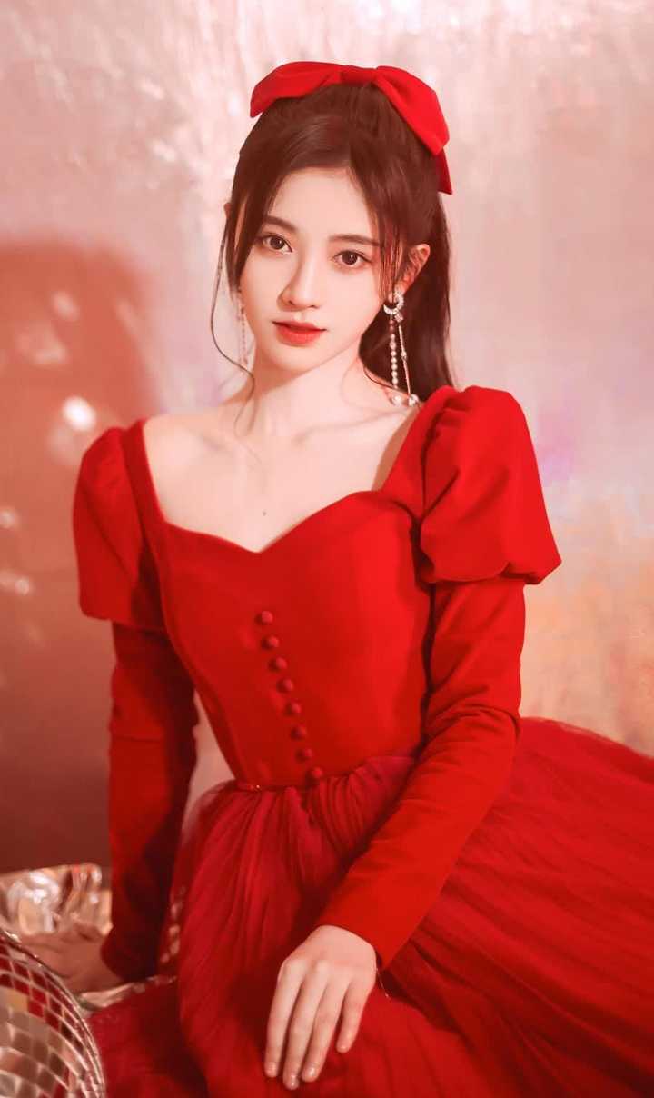 鞠婧祎是4000年美女,感觉不是很get她的颜,可以分享一下你收藏的照片