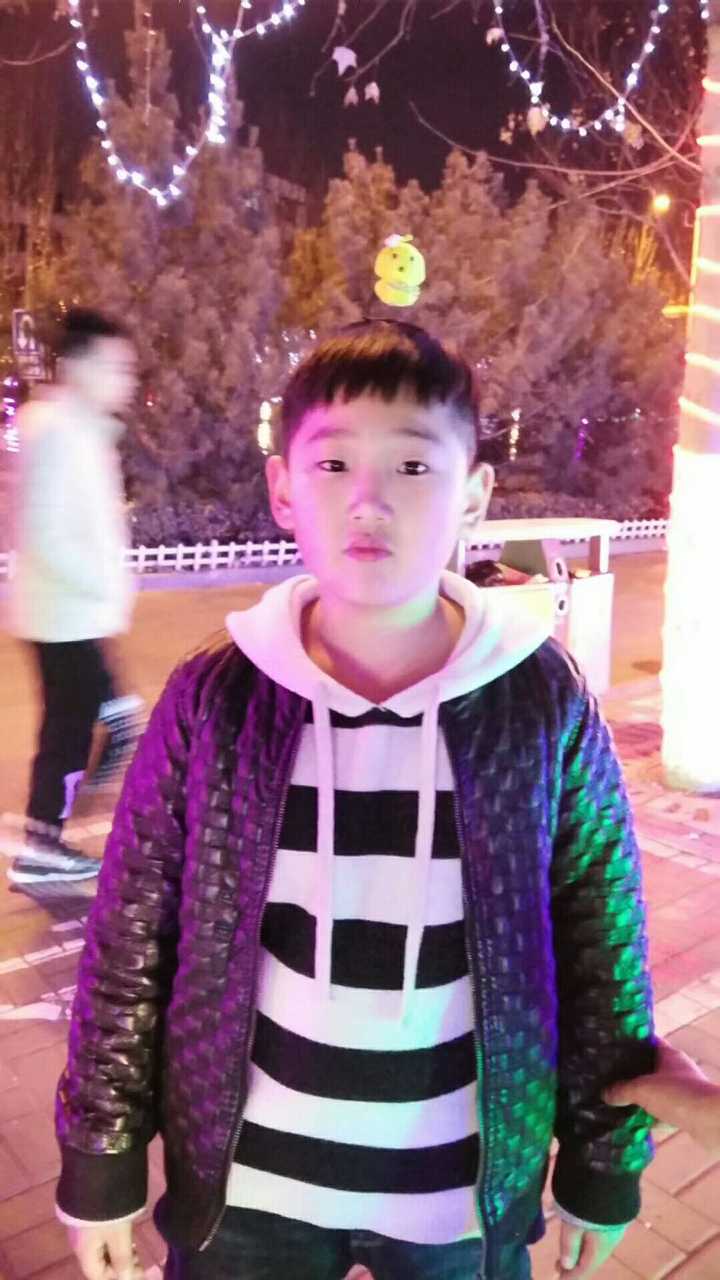 发一波我弟弟的照片 深刻体会到一胖毁所有 肚子上的四层肉我服的!