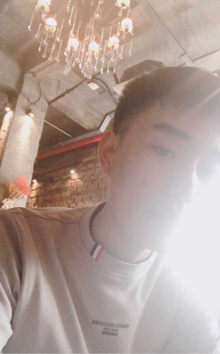 你所见过的同一个人差距最大的两张照片,到底有多大?