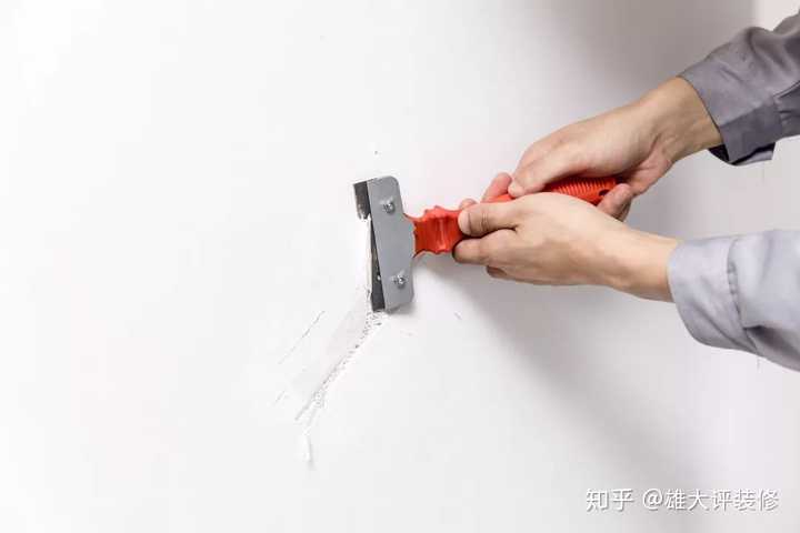 第二步:涂刷一遍墙面加固剂/界面剂
