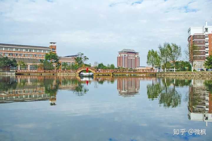 福建师范大学的宿舍条件如何?校区内有哪些生活设施?