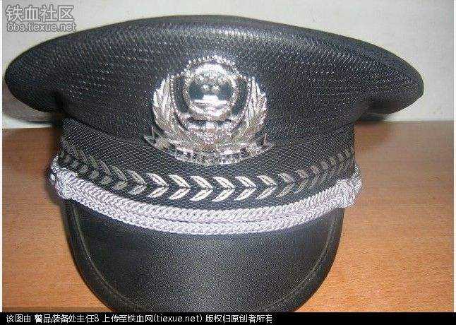 如何看待武警配发贝雷帽?
