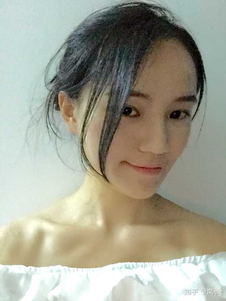 锁骨很明显
