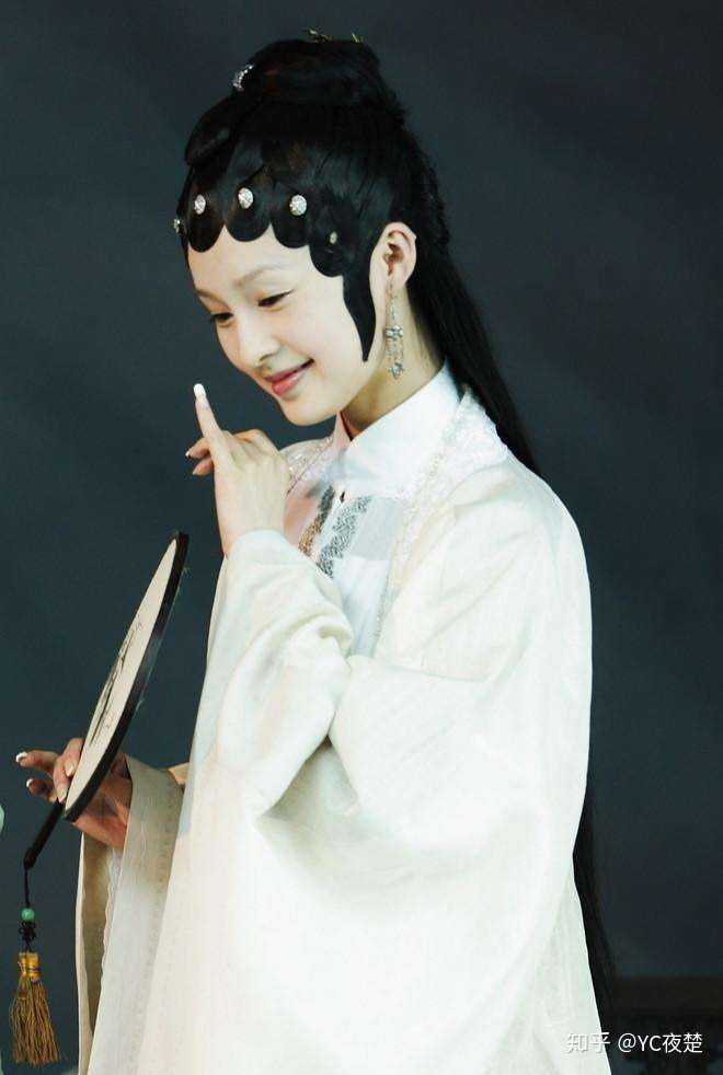 李沁在新红楼里扮演薛宝钗