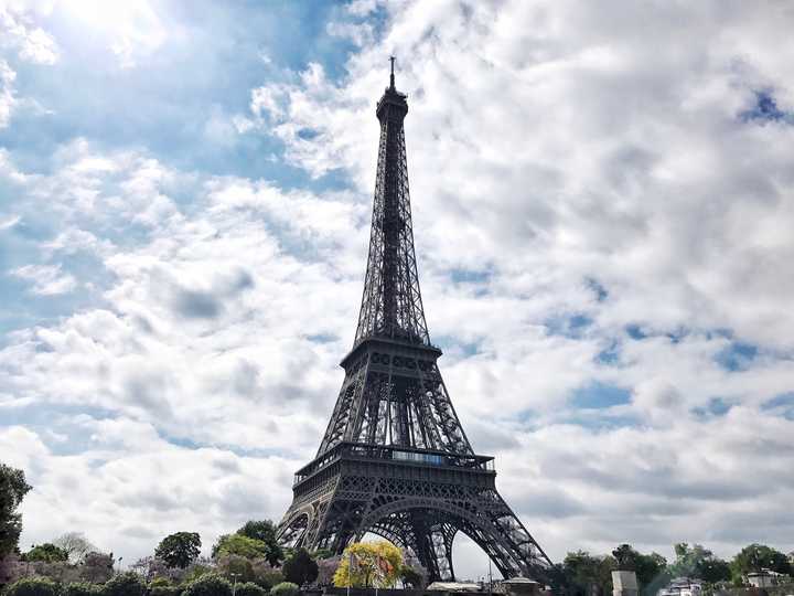 作为欧洲旅游城市人气的榜首,巴黎的魅力无出其右,知名景点更是不胜