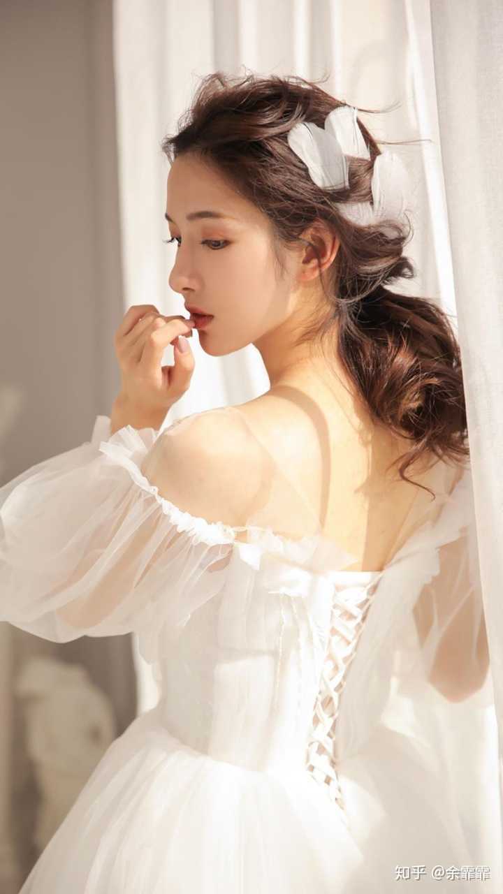 有哪些耐看的露背女生壁纸?