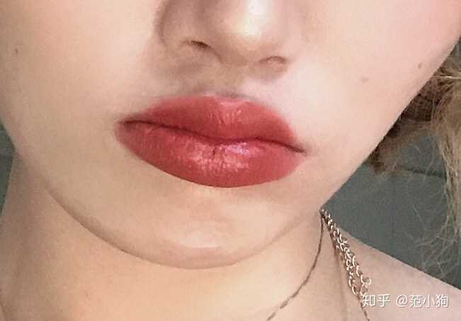 嘴唇厚且翘是什么体验?