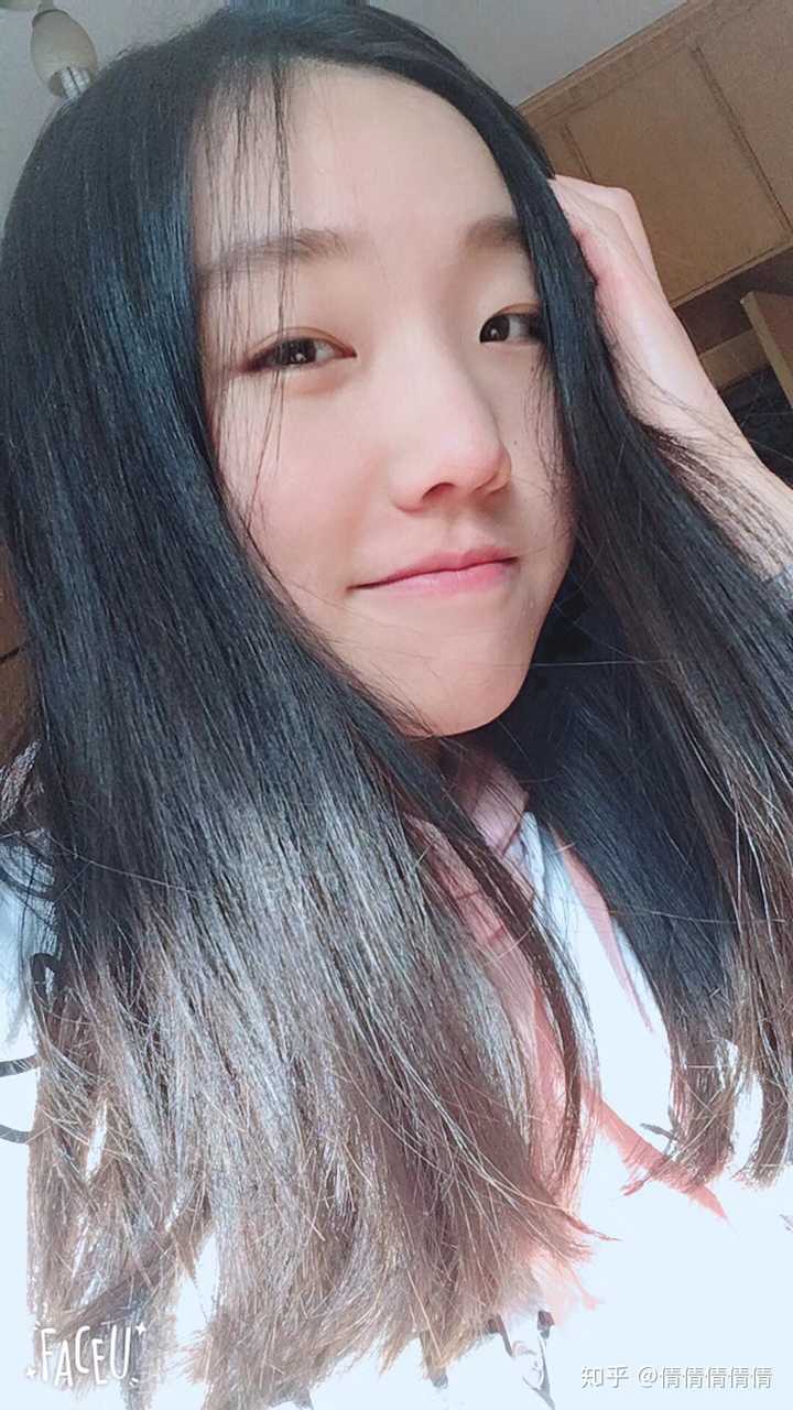 你要问平时朋友圈里发哪种照片,那肯定挑好看(照骗)的发,哈哈哈,女孩