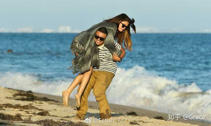 selena狂扇bieber,selenagomez素颜 justin bieber 为何放弃 selena gomez 选择了hailey