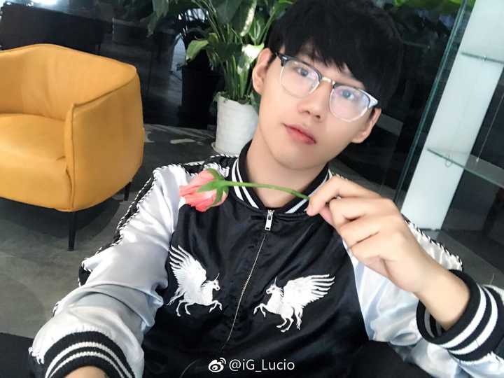 为什么电竞选手鲜有颜值高的呢?