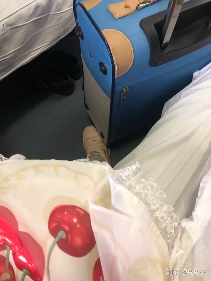 穿lo配运动鞋 关于为啥坐公交车 因为从我家到火车站地铁得转三次车