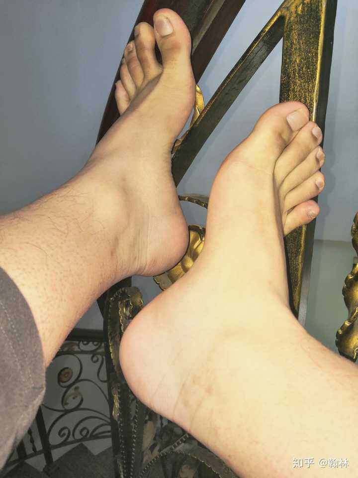 男生的脚 知乎