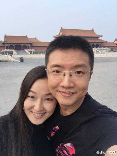 如何看待王冠红人馆成员房蕾被辞退一事?