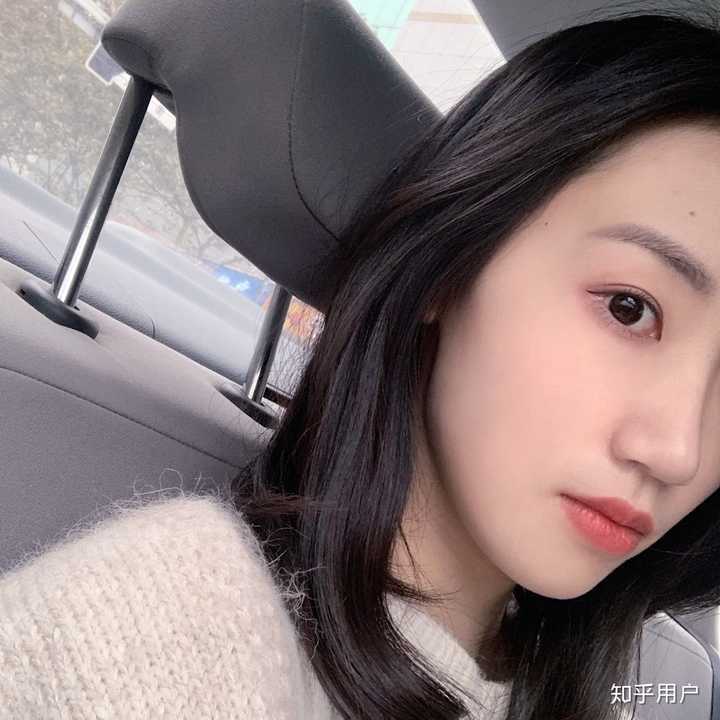 怎么看待长得漂亮却很自卑的女生?