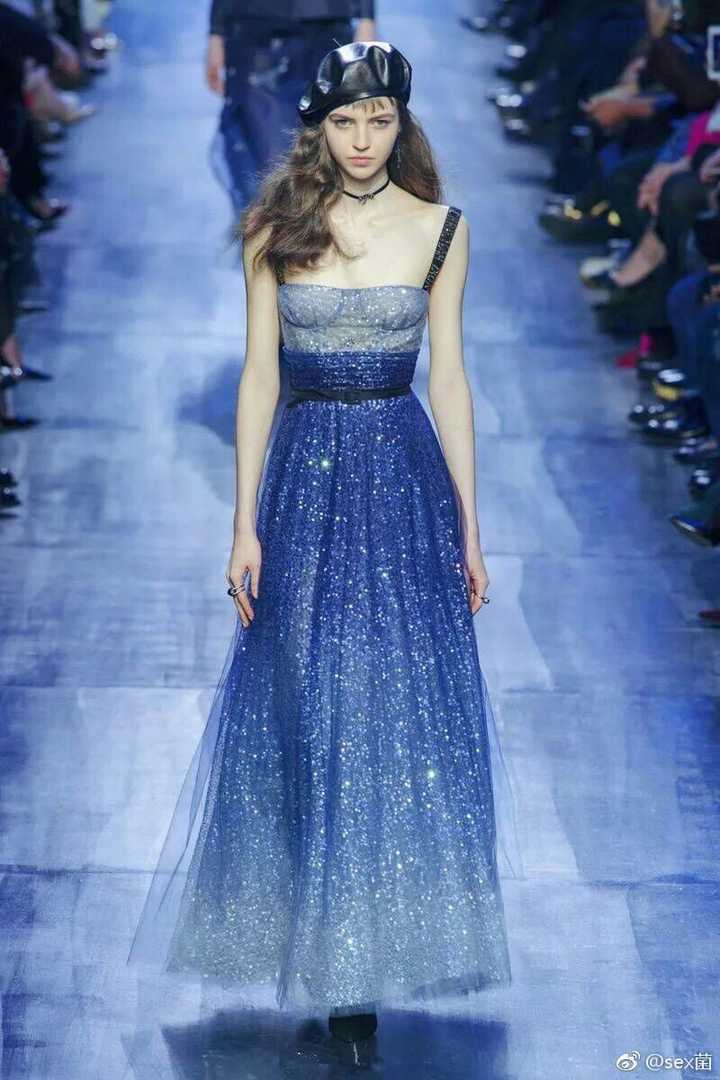 趁着夜晚,更新一波~ marchesa spring2017 2017dior春夏的星空高定